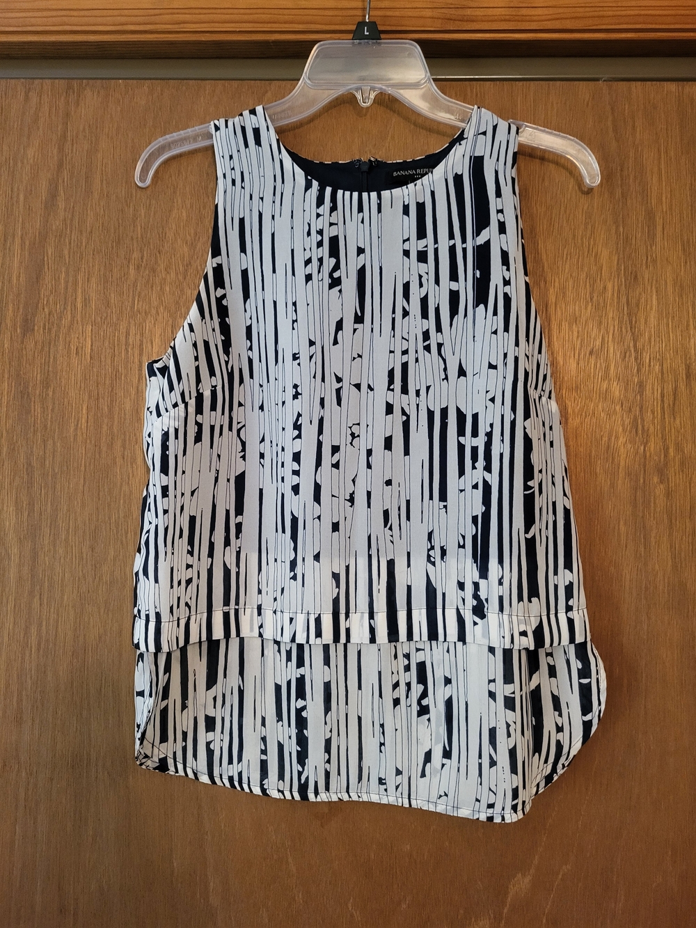 Banana Republic Navy & White Sleeveless Printed Shell Top, Size 4